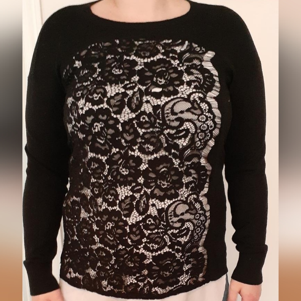 Black and white simply Vera Wang shirt size medium.